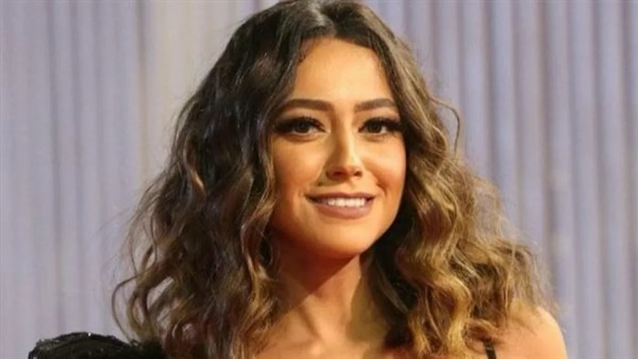 أسرار مثيرة.. هند عبد الحليم تتحدث عن العمل مع الزعيم عادل إمام